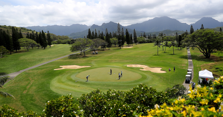 Mid-Pacific Open —View of Course with players on the green